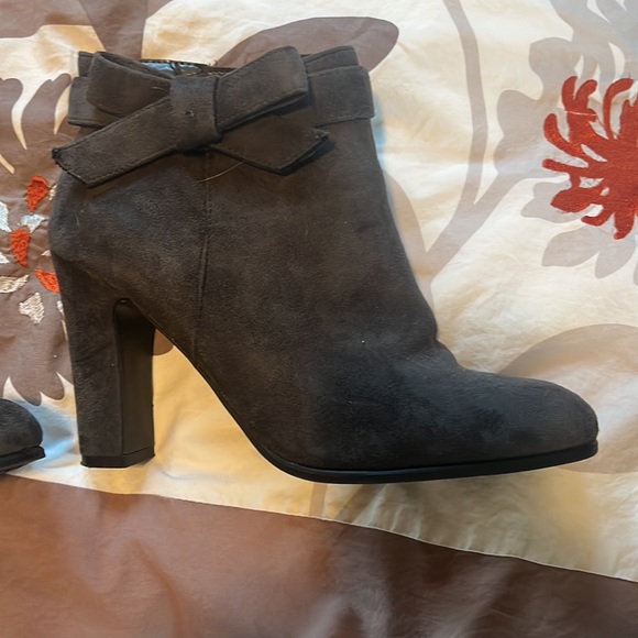 Gray ankle high heel boots with bow Impo - Picture 4 of 6
